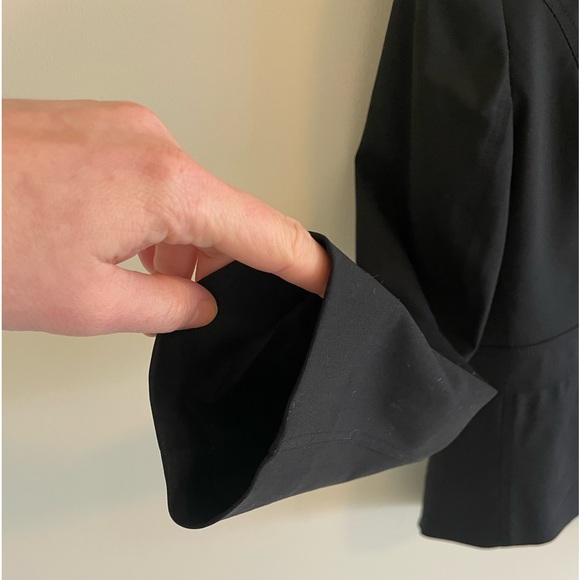 Size 4 Like New Authentic Burberry Blazer - Picture 14 of 17